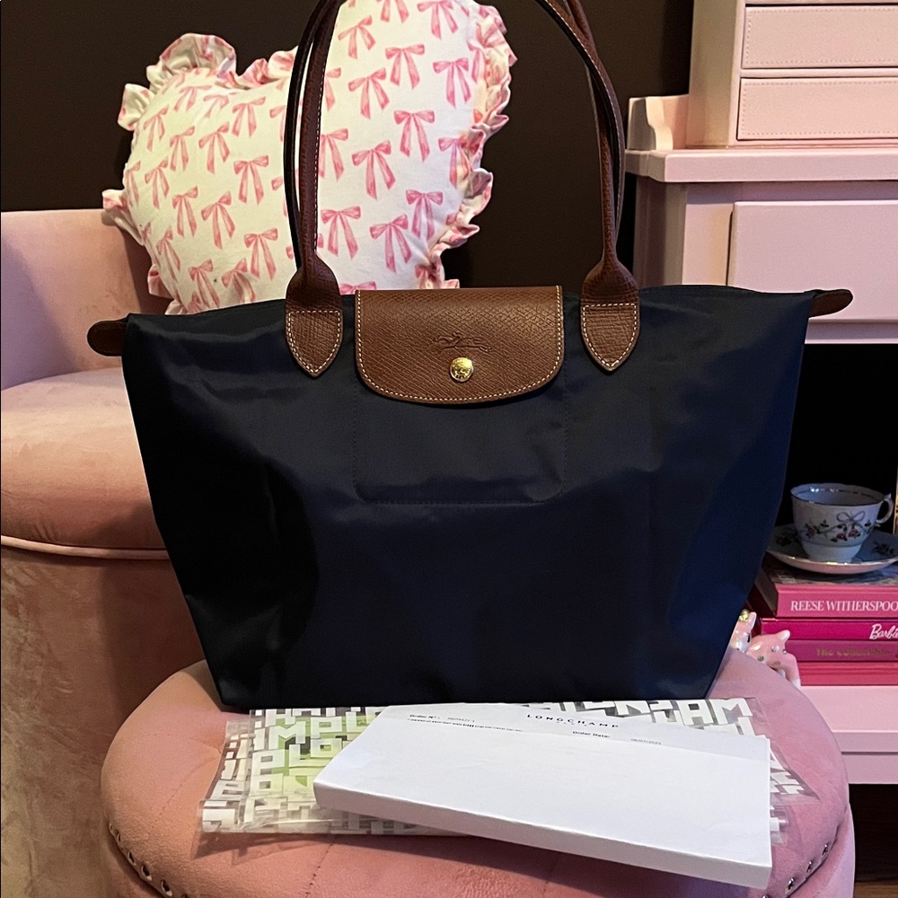 Longchamp Le Pilage Medium tote in Navy
